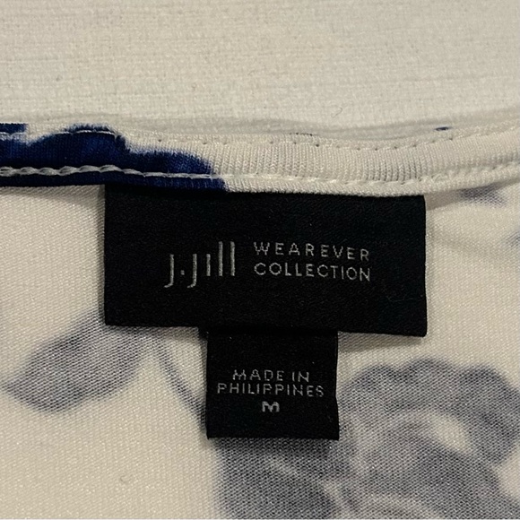 J. Jill Wearever Collection Blue White Floral Top Short Sleeves Size M - Picture 5 of 12
